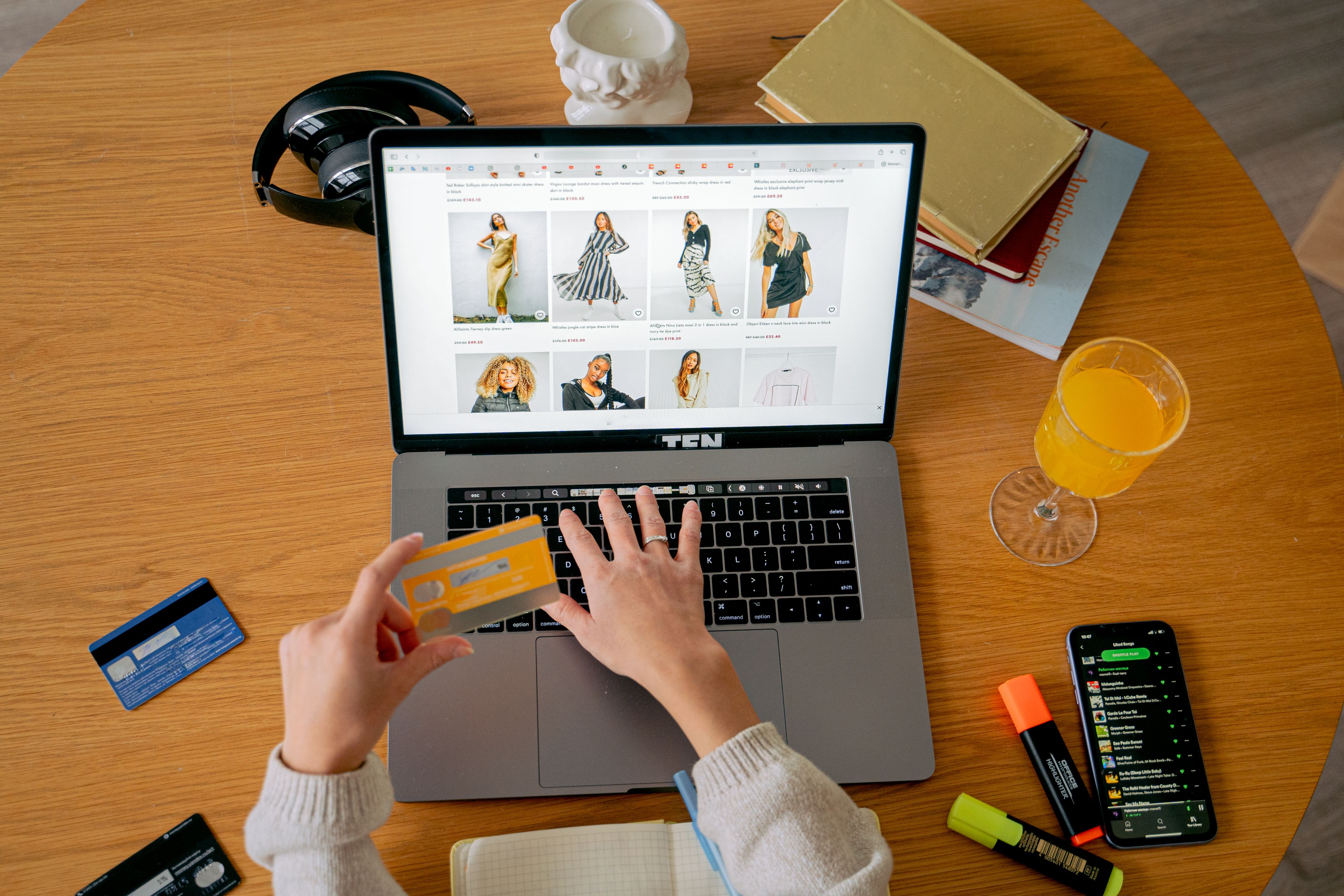 Experiência de compra e vendas no comércio digital.